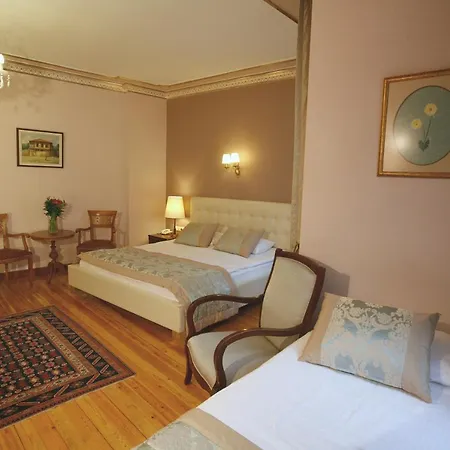 Uyan-special Category Hotel